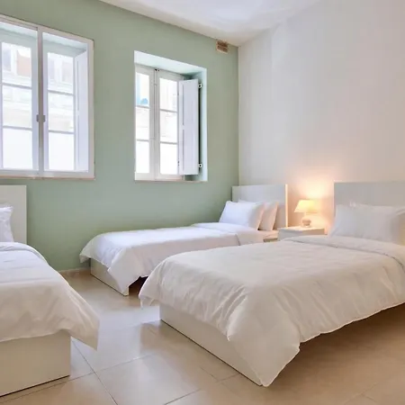 Azure 3bd & Penthouse شقة *